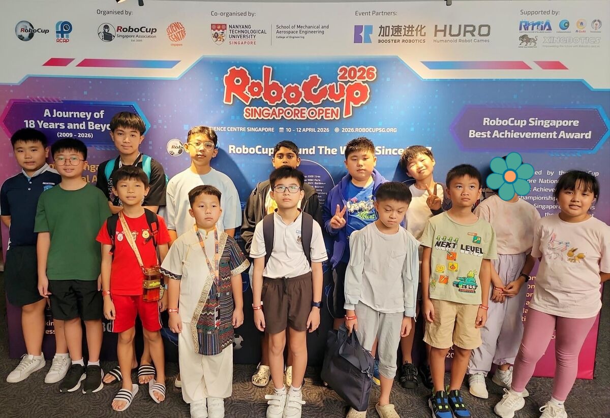 Roboto students group photo at RoboCup 2026 Singapore Open