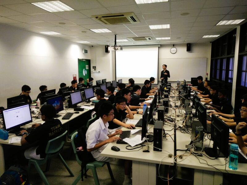 Primary school students learning to code with Roboto