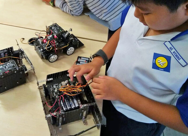 School coding engagement with Roboto instructors