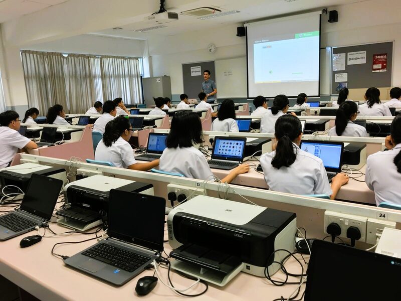 Coding workshop delivered by Roboto at a school