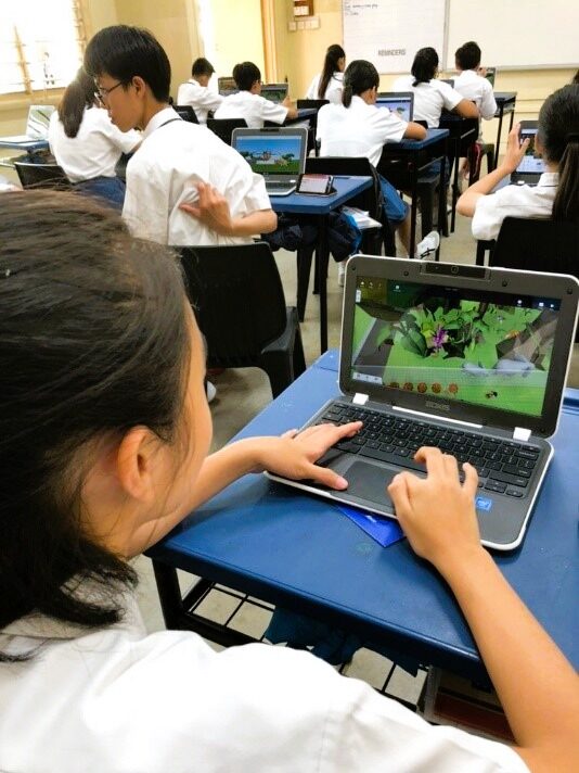 Student trying out CoSpaces virtual reality coding